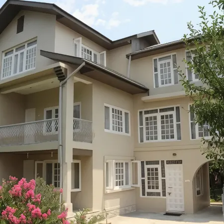 Snow Leopard Lodge