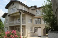 Snow Leopard Lodge