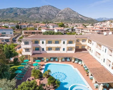 โรงแรมมาเรีย โรซาเรีย โรงแรมในOrosei