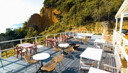 Amarancia Cottage Hugging Nature House