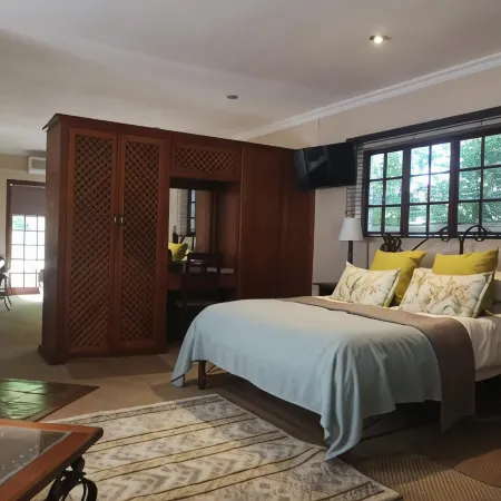 Cranberry Cottage Hotels in Motheo