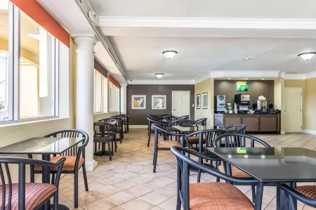 Quality Inn Clemson Near University Отели рядом с достопримечательностью «Парк Дженератор»