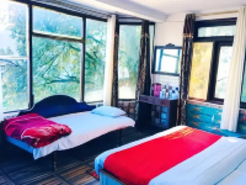 Hotel Holiday Plaza Dalhousie - Near Ghandhi Chowk Mall Road チャンバのホテル