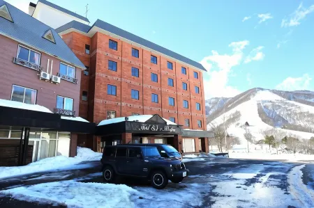 Hotel Silk Inn Madarao Отели в г. Иияма