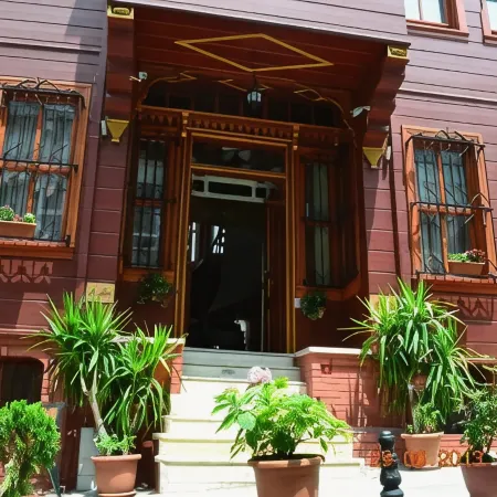 Le Safran Suite Hotel