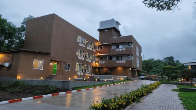 HillRock Resort & Villas, Karjat