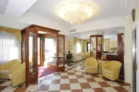 รุสโซ พาเลซ โรงแรม