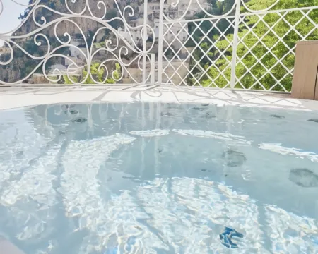 ลาบิซานตินา โรงแรมในโพสิตาโน่