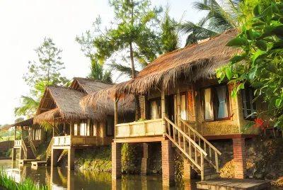 Bukit Alamanda Resort & Resto Hotel dekat Hutan kota simpang copong