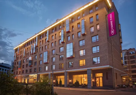 Отель Аквамарин ZONT Hotel Group Отели рядом с достопримечательностью «Скульптурный ансамбль «Знаки Зодиака»»