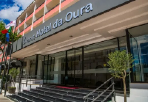 Luna Hotel da Oura فنادق في 
