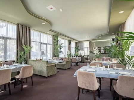 Imperial Palace Hotel Отели рядом с достопримечательностью «Белорусский государственный университет культуры и искусств»