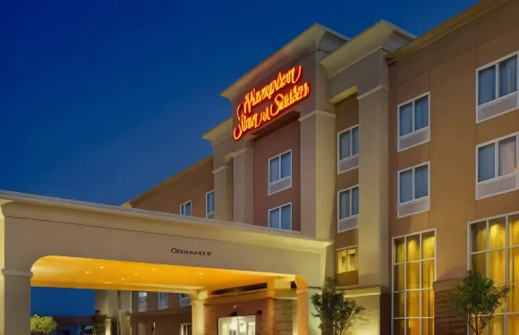 水牛城機場歡朋套房酒店