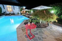 Logis Hotel Restaurant Nougier - プール