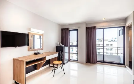 Aliz Hotel Отели рядом с достопримечательностью «The Key Prachachuen»