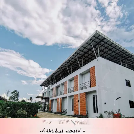 Worachat Boutique Hotel Отели рядом с достопримечательностью «Wat Huai Poon»