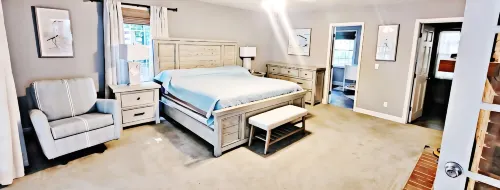 Spacious 5BR Lakefront home with hot tub, ping pong, private dock