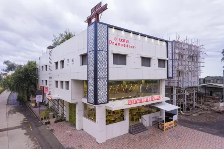 Hotel Pravasa Stay, Shirdi Отели рядом с достопримечательностью «Shree Saibaba Sansthan Trust, Shirdi»
