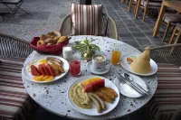 Temple Tree Resort and Spa, Pokhara - Breakfast