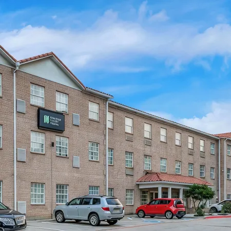 Hawthorn Suites by Wyndham Addison Galleria Отели в г. Аддисон