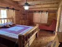 Real Log Cabin with Seasonal Pool and Hot Tub with Meramec River Access - Hytter