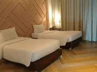 The Regent Ubon Hotel Отели рядом с достопримечательностью «Школа Narinukun»