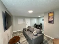 1BR Retreat • Cozy & Bright - Homestays