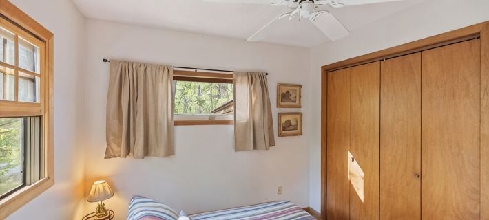 Private Cabin - 5 acres - near Hinckley Casino! パインのホテル