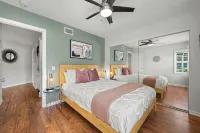 Charming Coastal Escape: Resort-Style Walk-in Spa
