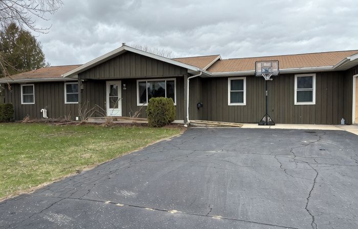 Wheelchair assessable spacious 5-bedroom house in Algoma