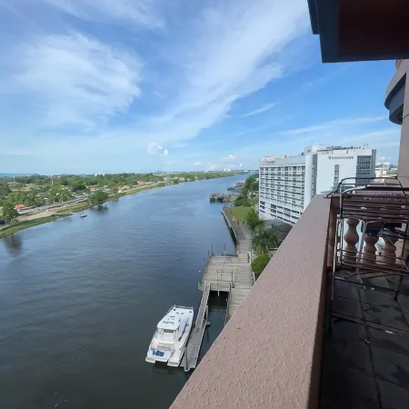 Riverbank Suites Riverview 507