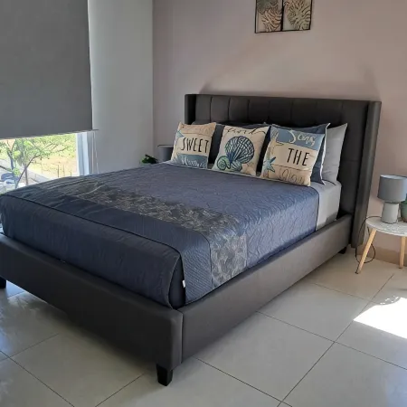 Charming 2-bedroom apartment with WiFi, AC, fitness room and coworking space