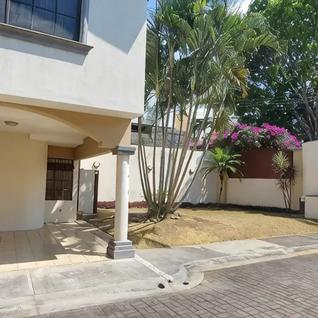 Awesome condo steps from Cariari golf Club, SJO airport  and many restaurants