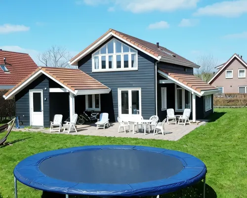 The Black House - Luxurious Holiday Villa in Zeewolde. Hotels in Zeewolde