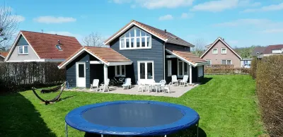 The Black House - Luxurious Holiday Villa in Zeewolde. Hotels in 