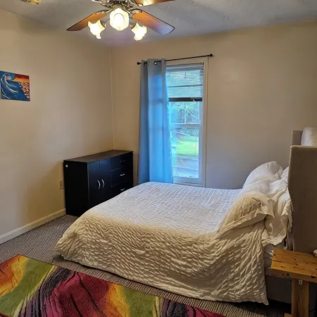 Charming 1-bedroom, second story guest house in historic Augusta WiFi & AC