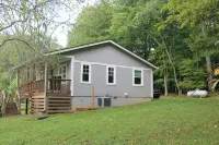 Shangri-La in Etowah:  a serene + cheerful cottage near Pisgah & DuPont Forests - Country Houses