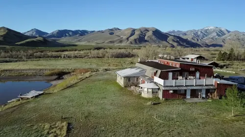 10 Bedrooms, 12 Bathrooms, 1985 Rustic Lodge Located in the Sevier Valley.