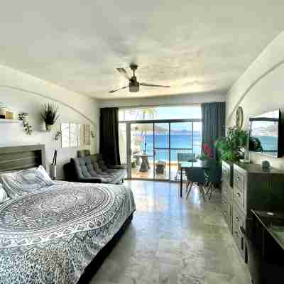 Incredible Ocean Front Condo with Amazing Views at Condomios Playasol Las Hadas Rooms