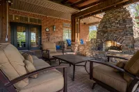 Large 5-bedroom house with WiFi, salt water pool, pool table and shuffle board! - 4-Star