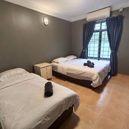 Lot 942 - A'Famosa Melaka Villa Pool KTV WIFI 5 ROOM 2BR Hotels in Pegoh