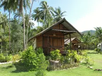 Malibu Beach Bungalows Hotels near Chaloklum Bay