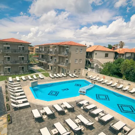 Royal Hotel and Suites