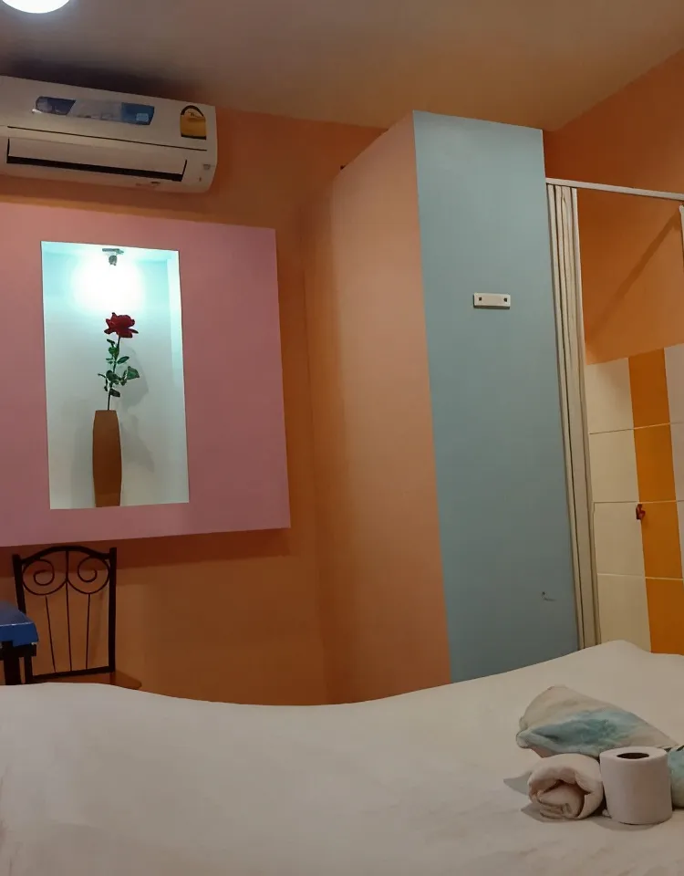 ห้องดีลักซ์ เตียงใหญ่ 1 เตียง