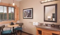 Canyon Lodge