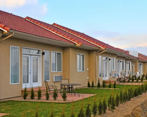 Shiraz Villa Hotels in Osoyoos