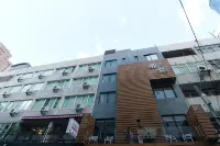โฮเต็ล ทัท - ที่มีบาร์