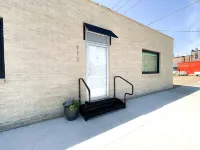 Modern meets historic charm! Unique stay in historic little town on the prairie - Apartments