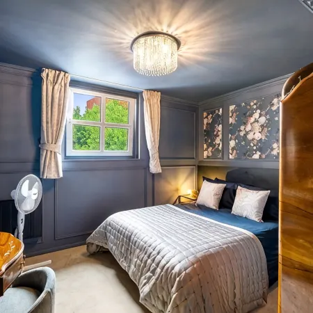 Stylish Waterfront 2-Bed City Apartment