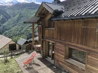 Chalet with nice view, garden and hot tub. Ideal for skiing and cycling! Hotels in Valloire